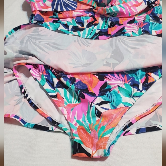 Raisins Eye Catching Colorful One Piece Swimsuit. 20W. New Without Tag. - Picture 4 of 8